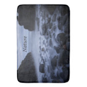 Krakjes en Rocks langs de Ocean Shoreline Bath M Badmat (Voorkant Verticaal)