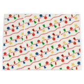 Kralenkrans met retro kerstornamenten groot cadeauzakje (Voorkant)