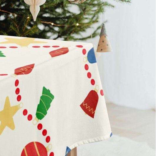 Kralenkrans met retro kerstornamenten tafelkleed