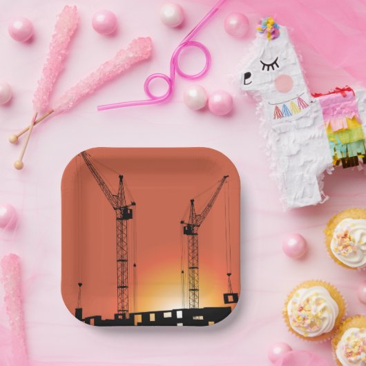 Kranen op een gebouw papieren bordje (Feest)