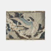 Kranen op een met sneeuw beklede Pine Hokusai Fleece Deken (Voorkant (Horizontaal))