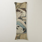 Kranen op een met sneeuw beklede Pine Hokusai Lichaamskussen (Voorkant Verticaal)