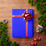 Krankzinnig Blauw (Blauw Blauw) CUSTOM Christmas Cadeaupapier<br><div class="desc">Maak dit vakantieseizoen onvergetelijk met Insanely Blue (The Bluest Blue) CUSTOM Christmas Wrapping Paper! Met het rijkste, meest levendige blauw, brengt dit inpakpapier een moderne en opvallende draai aan uw vakantiegeschenken. Of het nu onder de boom is of in iemands handen, met het aanpasbare ontwerp kunt u namen, berichten of...</div>