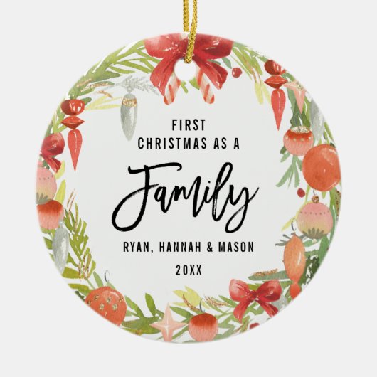 Krans Eerste Kerstmis Als Familie Foto Keramisch Ornament (Voorkant)