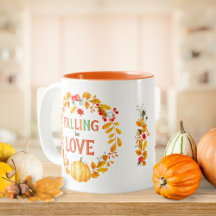 Krans met herfstbladeren en pompoen in de val