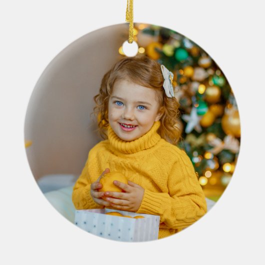 Krans Pinecones bessen Foto Monogram Jaar Keramisch Ornament (Achterkant)