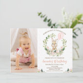 Krans Roze Bloemen Foto Sommige Bunny 1ste Verjaar Kaart (Staand voorkant)