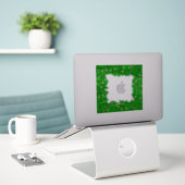 Kransrand van hulst donkergroen en rood sticker (Laptop op bureau)