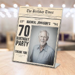 krant Custom 70th Birthday Welkom Reclamebord Met Voetstuk<br><div class="desc">krant Custom 70th Birthday Welkomstbord. Een cool en humoristisch verjaardagswelkom bord dat lijkt op een  krant! Het is aanpasbaar en kan worden gebruikt voor elk verjaardagsfeestje van de leeftijd! Hulp nodig bij deze ontwerp sjabloon? Neem contact op met het ontwerp door op de 'Bericht' knop hieronder te klikken.</div>