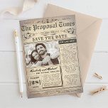 krant Uniek Sparen de Foto van de Datum Save The Date<br><div class="desc">Extra nieuws! De  krantenstijl is grappig en uniek om de datumfotokaarten op te slaan.</div>