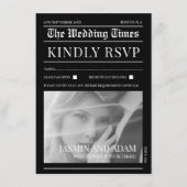 Krant Zwart Donker Mode Foto Bruiloft RSVP Informatiekaartje (Voorkant)