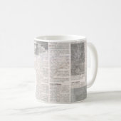 Kranten met oude onleesbare tekst. grunge koffiemok (Voorkant rechts)