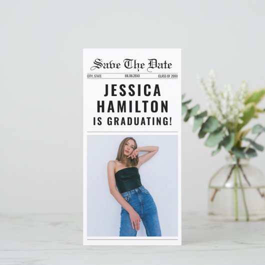 Kranten Unieke Klasse van 2025 Afstuderen Foto Save The Date (Staand voorkant)