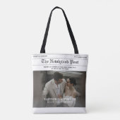 Krantenfoto Merry and Married Tote Bag (Achterkant)