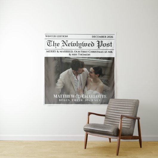 Krantenfoto Merry and Married Wandkleed (In situ)