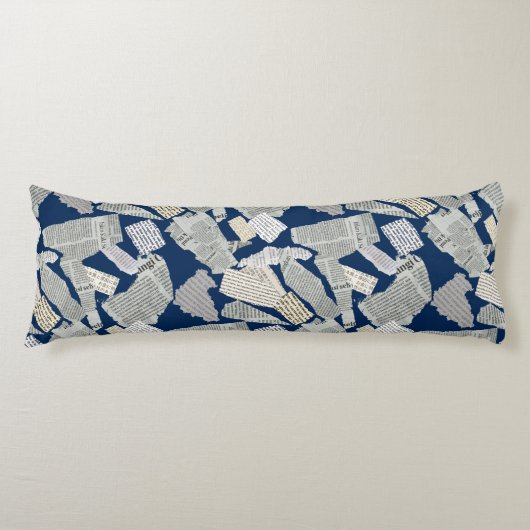 Krantenknipsel Patroon 01x4.b DBlue Lichaamskussen (Voorkant)