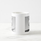 Krantenkoppen in zwart-wit koffiemok (Center)