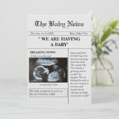 Krantenstijl foto grappige zwangerschap aankondigi kaart (Staand voorkant)