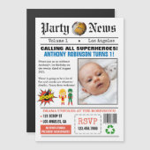 Krantensuperheld Birthday Party Foto Magnetische Uitnodiging (Voorkant / Achterkant)