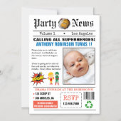 Krantensuperheld Birthday Party Foto Magnetische Uitnodiging (Voorkant)