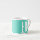 Kras Modern 3 Initiaal Monogram | Wit Op Aqua Espresso Kop (Voorkant rechts)