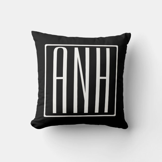 Kras Modern 3 Initiaal Monogram | Wit Op Zwart Kussen (Voorkant)