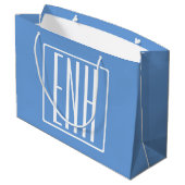 Krasmodern 3 initiële monogram | Zachte Blauwe Groot Cadeauzakje (Achterkant Gekanteld)