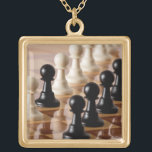 Kredieten op de kade goud vergulden ketting<br><div class="desc">Black and white chess pieces</div>