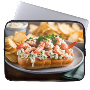 Kreeftenrol en aardappelchips laptop sleeve