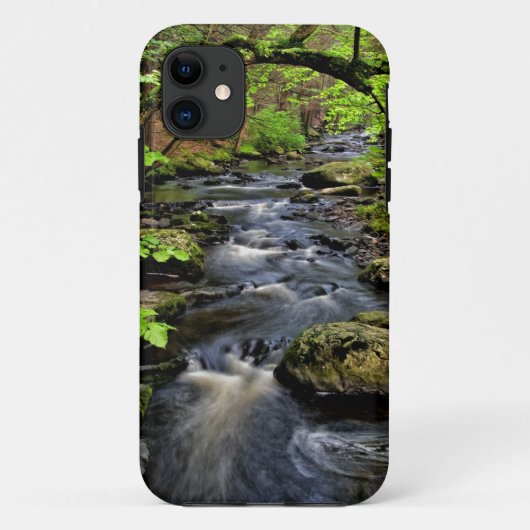 Kreek stroomt door bos Case-Mate iPhone case (Achterkant)