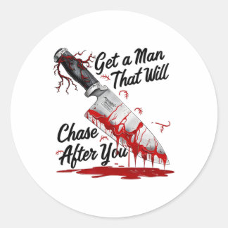 Krijg een Man dat achter je aan zal jagen Funny Me Ronde Sticker