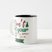 Krijg uw Tinsel niet in een hoek Tweekleurige Koffiemok (Voorkant links)