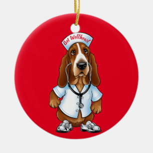 Krijg Wellhowl bassethond in verpleegsteroutfit Keramisch Ornament