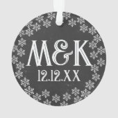 Krijtbord Bruiloft Jubileum Monogram Sneeuwvlokken Ornament (achterkant)