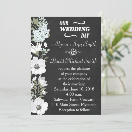 Krijtbord en witte anemoon bloemenbruiloft Invita Kaart (Staand voorkant)