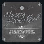 Krijtbord Faux Zilver Glitter Chanoeka Vierkante Sticker<br><div class="desc">Een krijtbord achtergrond shows van de woorden "Happy Chanoeka" die wordt weergegeven in een zilveren faux glitter effect. Een zilveren glitterster van David doorprikt de top van het ontwerp. Dreidels worden toegevoegd als accenten samen met bochtige ornamenten om uw speciale boodschap te lijsten. Perfecte manier om uw Chanoeka-viering een die...</div>