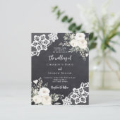 Krijtbord grijs wit kant bruiloft uitnodiging (Staand voorkant)
