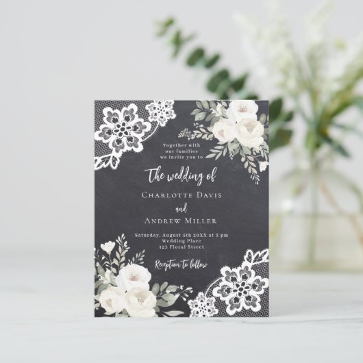 Krijtbord grijs wit kant bruiloft uitnodiging (Staand voorkant)