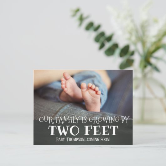 Krijtbord Groeien Door Twee Voeten Adoptie Nieuwe  Aankondigingskaart (Staand voorkant)