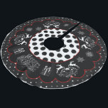 Krijtbord Kerstmis en Polka Dots Boomrok Kerstboom Rok<br><div class="desc">Stijlvolle krijtbord kerstboom rok met rendieren en sneeuwvlokken. Schulpvormig afwerkingsontwerp op binnenrand en stippenrand van polka in zwart,  grijs en wit.</div>