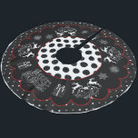 Krijtbord Kerstmis en Polka Dots Boomrok Kerstboom Rok<br><div class="desc">Stijlvolle krijtbord kerstboom rok met rendieren en sneeuwvlokken. Schulpvormig afwerkingsontwerp op binnenrand en stippenrand van polka in zwart,  grijs en wit.</div>