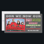 Krijtbord Lelijk Kersttrui Fotokaart Feestdagenkaart<br><div class="desc">Super grappige Krijtbord Lelijk Kersttrui Fotokaart met leuke lettertypes op een krijtbord of zwarte bord achtergrond. Vervang gewoon de getoonde foto met uw familieportret en pas aan om te passen. H</div>