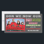 Krijtbord Lelijk Kersttrui Fotokaart Feestdagenkaart<br><div class="desc">Super grappige Krijtbord Lelijk Kersttrui Fotokaart met leuke lettertypes op een krijtbord of zwarte bord achtergrond. Vervang gewoon de getoonde foto met uw familieportret en pas aan om te passen. H</div>