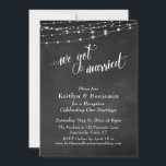 Krijtbord Slingerlampen Trouwreceptie Alleen Kaart<br><div class="desc">Deze verfijnde maar rustieke trouwkaart heeft een textuurrijke schoolbord achtergrondafbeelding met daaroverheen een andere grafische afbeelding die slingers van witte twinkelende lichtjes weergeeft. Ik heb een elegant, kronkelend script-lettertype gebruikt om de woorden "we zijn getrouwd" weer te geven; aan de achterkant heb ik het woord "liefde" geplaatst. Uw eigen tekst...</div>