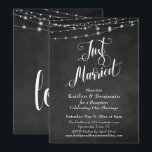 Krijtbord Slingerlichten Net Getrouwd Receptie Kaart<br><div class="desc">Deze verfijnde maar rustieke trouwreceptiekaart heeft een textuur achtergrondafbeelding van een schoolbord waarop een grafische afbeelding is geplaatst die snoeren van witte twinkelende lichtslingers weergeeft. Ik heb een elegant, golvend scriptlettertype gebruikt om grafische elementen weer te geven met de woorden "Just Married"; aan de achterkant heb ik het woord "liefde"...</div>