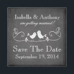 krijtbord Tortelduifjes Sla de datummagneet op Magneet<br><div class="desc">Kondig uw bruiloft in stijl met onze moderne krijtbord ontwerp chique liefde vogels Save the Date magneet. Pas gewoon onze populaire magneten aan met uw trouwinformatie en u bent klaar om te gaan. Onze schattige schoolbord liefde vogels opslaan de datum magneet bruiloft aankondigingen zijn beschikbaar in onze winkel. Bekijk onze...</div>