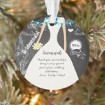 Krijtbord trouwjurk bruidsmeisje foto ornament<br><div class="desc">Chalkboard Bruidsmeisjesbruidsmeisjesgeschenken Keramisch Foto Ornament. Foto van You the Bride met je bruidsmeisjes aan de ene kant en een Bistro Style Esthetische Krijtbord Bruid met Retro Style Elementen en Banners. Met uw persoonlijke bericht met de naam van elk bruidsmeisje en de datum van de bruiloft.</div>