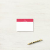Krimrood Moderne Gepersonaliseerde Naam Letter Mon Post-it® Notes (Op bureau)