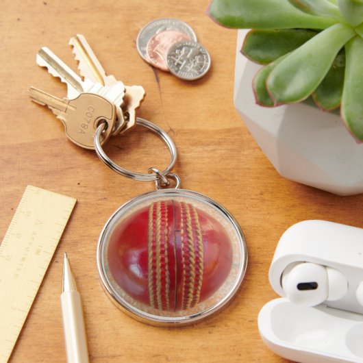 Krimson Steek Focus: Close-Up van het Hart van de  Sleutelhanger (Bureau)