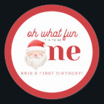 KRIS Oh What Fun Christmas 1st Verjaardag Ronde Sticker<br><div class="desc">Het KRIS Collectie beschikt over een mod retro rood lettertype met vakantie geïnspireerde Santa gezichten en kerst ornamenten. Dit verjaardagsontwerp is perfect voor uw winter- of vakantiethema-evenement. Shop het hele KRIS Collectie voor een samenhangende look.</div>